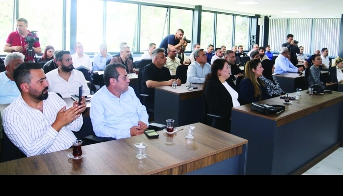 Eski belediye binasına merhum Nihat Atlı’nın ismini verdi.