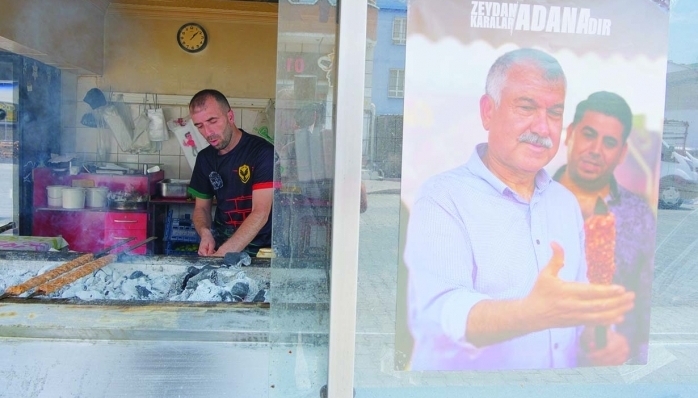 Kebapçılar işyerlerine Zeydan Karalar’ın fotoğraflarını asıp serbest bırakılmasını istedi