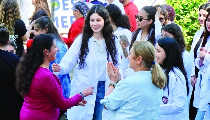 Tıp Fakültesi öğrencileri, Adana Büyükşehir Belediyesi Otizm Destek Merkezi’nde otizmli çocuklar ve aileleriyle buluştu.
