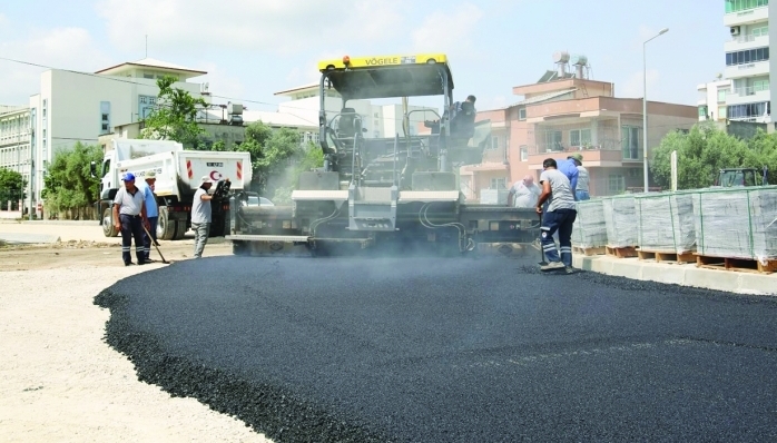 Ceyhan Belediye Başkanı Kadir Aydar tarafından açılan 260 metre uzunluğundaki yeni cadde Adana Büyükşehir Belediyesi ekipleri tarafından asfaltlandı