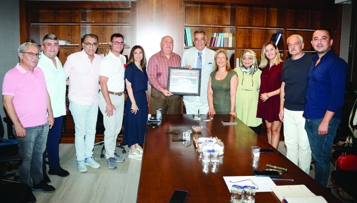 HATAY DİŞ HEKİMLERİ ODASI’NDAN ADANA’YA TEŞEKKÜR PLAKETİ