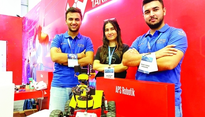 Deneyap Kart kullanarak geliştirdikleri araçla zorlu parkur görevlerini başarıyla tamamlayarak Robolig Yarışması'nda dördüncülük elde etti.