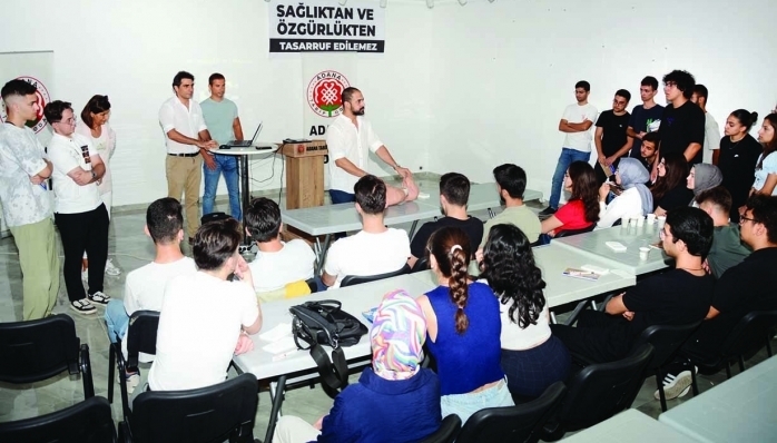 Adana Tabip Odası Yönetimi; Tıp Öğrencilerine yönelik ‘Temel Yaşam Desteği’ eğitimi düzenledi.