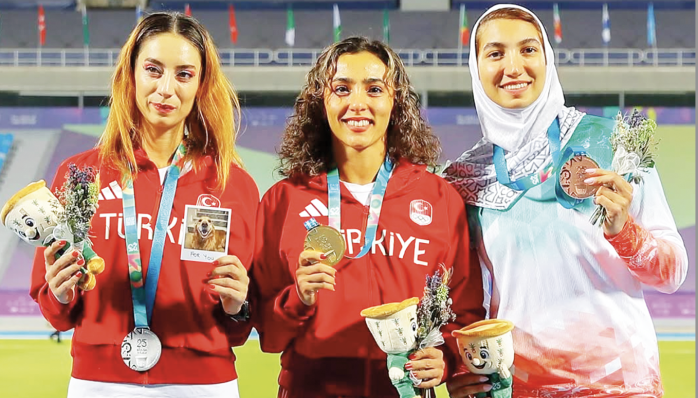 Riyad 2025 İslami Dayanışma Oyunları’nda 4.06 metrelik atlayışıyla zirveye çıktı 