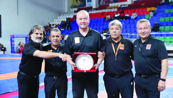 Uluslararası güreş hakemi Adanalı Hüseyin Başçı, Ankara’daki müsabakalarda hakemlik kariyerini noktaladı.