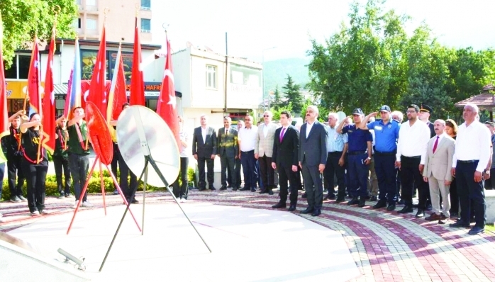 19 Eylül Gaziler Günü, Pozantı ilçe merkezinde bulunan Atatürk büstüne çelenk sunumuyla kutlandı.