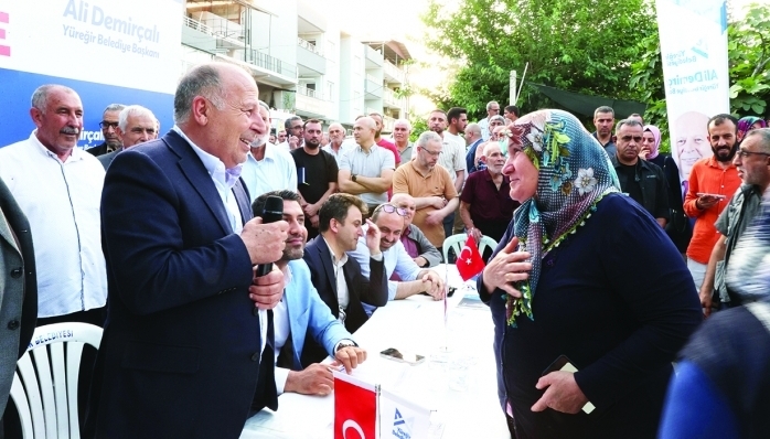 BAŞKAN DEMİRÇALI 10 GÜNDE 10 MAHALLE ZİYARET ETTİ