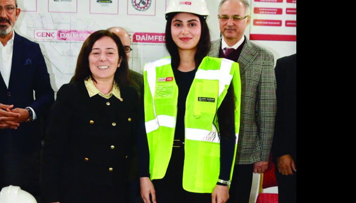 DAİMFED’ten Öğrencilere “İlk Baretim İlk Yeleğim” Desteği