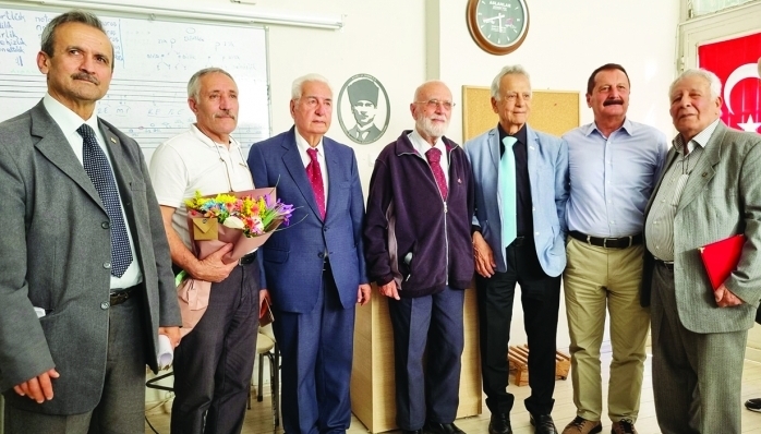 Mustafa Sağyaşar’a Yılın Sanatçısı, M. Demirel Babacanoğlu ve Suavi Numanoğlu’na  Sanat Emek Armağanı olarak plaket takdim edildi