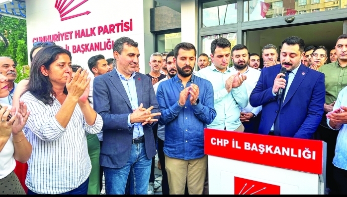 CHP Adana İl Gençlik Kolları Başkanlığına adaylığını açıklayan Tanık, “Gençlik dimdik ayaktadır” dedi