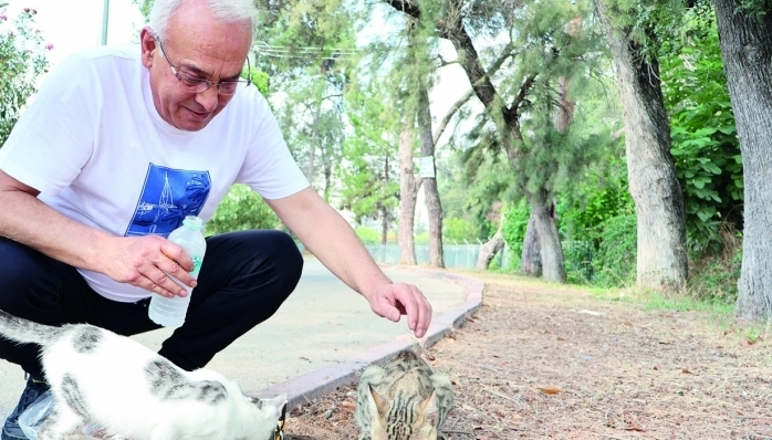 MHP Adana İl Başkanı Kanlı’dan “Bir kap su, bir kap mama” çağrısı!
