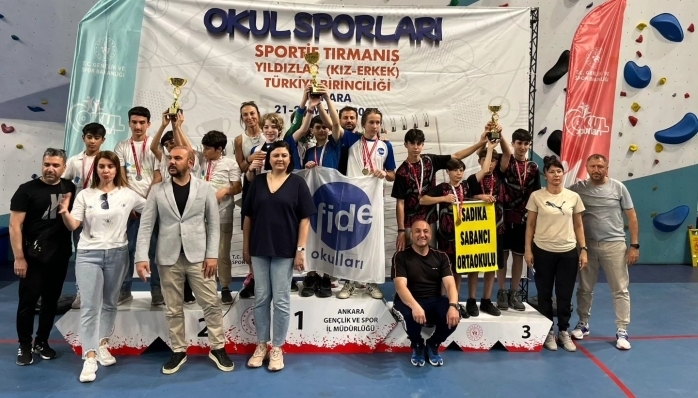 Okul Müdürü Yiğit: ''Bize bu sevinci yaşatan öğrencilerimle gurur duyuyorum''