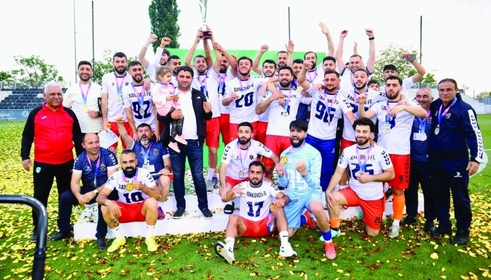 İbrahim Uzunca’nın Azerbaycan’da çalıştırdığı Xankendi FK futbolda ilk yılında şampiyon oldu