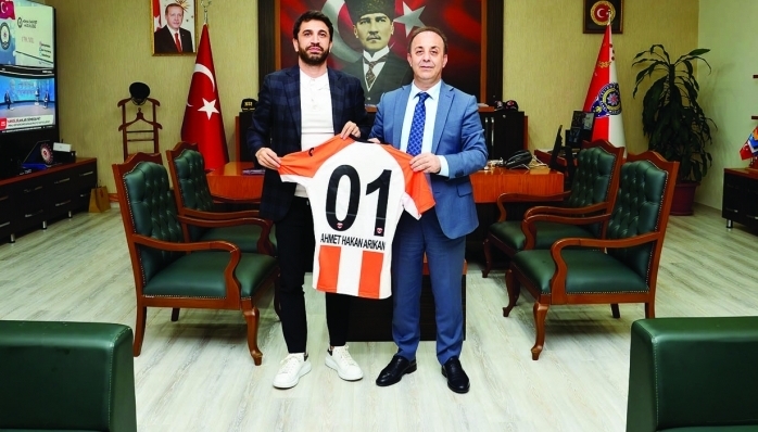 Adanaspor yönetimi Adana Emniyet Müdürü Ahmet Hakan Arıkan'ı nezaket ziyaretinde bulundular.