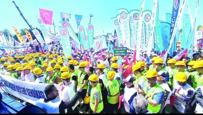 24 Eylül Salı günü Türkiye genelinde kamuya ait işyerlerinin önünde hükümetten taleplerini yineleyecek olan Türk-İş, ardından 1 saatlik oturma eylemi yapacak