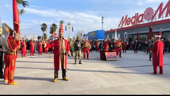 “MEHTERAN KONSERİ” M1 ADANA ZİYARETÇİLERİNİ BÜYÜLEDİ 