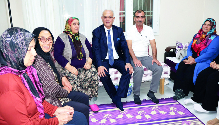 Kanlı, Adana’da evlere akşam ziyaretleri başlattı. 