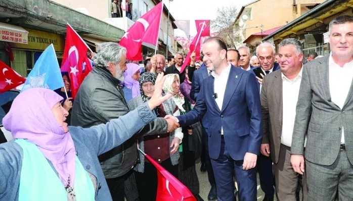 AK Parti Adana İl Başkanı Ozan Gülaçtı, "Adana esir olduğu prangalarını bir demokrasi şöleni ile söküp atacak" dedi