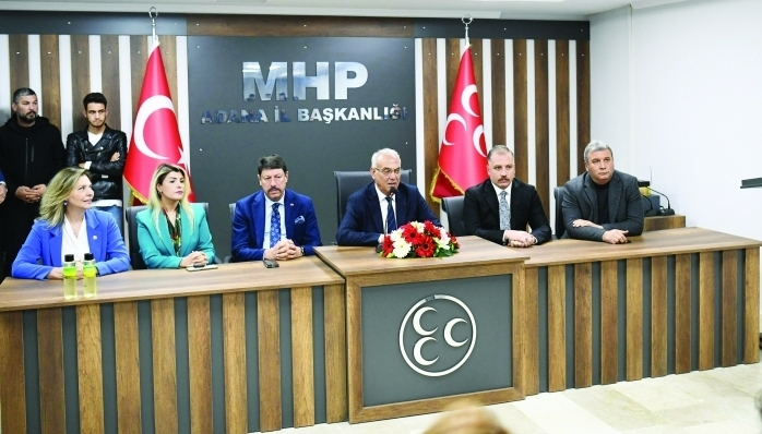 Milliyetçi Hareket Partisi (MHP) Adana İl Başkanlığı’nda partili partisiz vatandaşların katılımlarıyla gerçekleştirilen bayramlaşma töreni yoğun ilgi gördü.