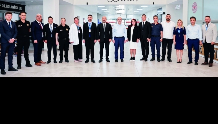 VALİ KÖŞGER, KARŞIYAKA DEVLET HASTANESİ PALYATİF BAKIM SERVİSİNİ ZİYARET ETTİ