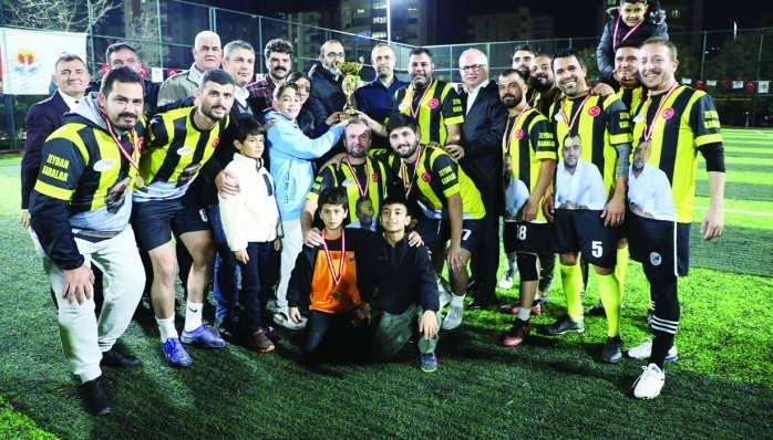 Adana Büyükşehir Belediyesi tarafından düzenlenen futbol turnuvası sona erdi