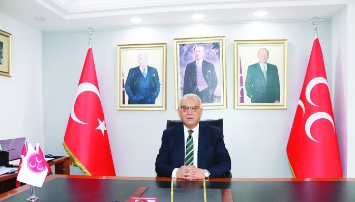 MHP Adana İl Başkanı Yusuf Kanlı, sinek ve haşeratla zamanında ve etkili mücadele yapılmadığını belirtirken, ilaç alımları için gerçekleştirilen şaibeli ihaleleri gündeme getirdi.