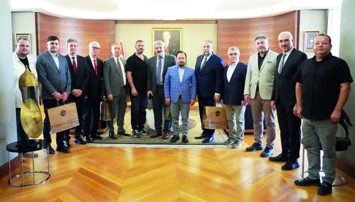 Adana’dan Londra’ya, ‘Gençlik Atlası Uzman Projesi” Köprüsü 