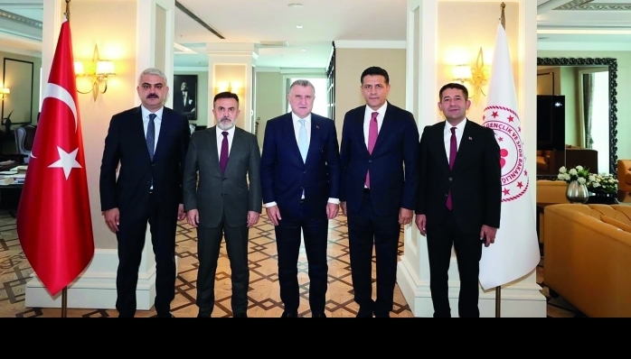 AK Parti Adana İl Başkanı Tamer Dağlı, Gençlik ve Spor Bakanı Osman Aşkın Bak’ı ziyaret etti