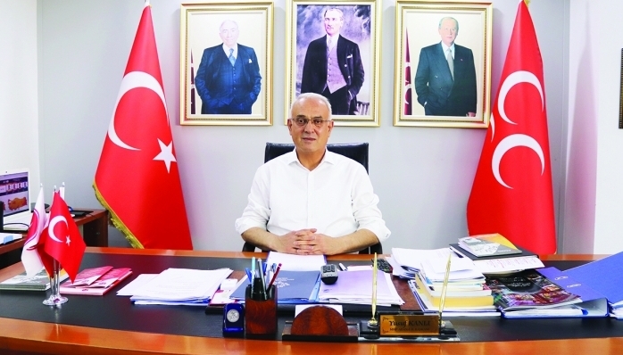 Kanlı, CHP’li Zeydan Karalar yönetimindeki Adana Büyükşehir Belediyesi’nin mevcut belediye kaynakları ve gelirleri ile, üretilen hizmetin ters orantıda seyrettiğini söyledi.