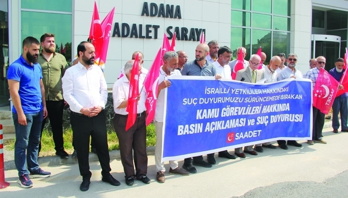 Adliye önünde yapılan açıklamada, “Saadet Partisi olarak İsrail’in hukuksuz saldırılarının peşini bırakmayacağımız ve her alanda takipçisi olacağımız bilinmelidir” denildi.