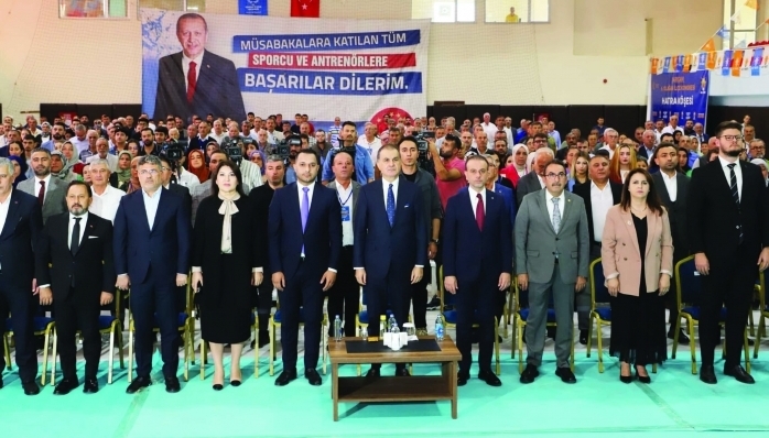 AK Parti Sözcüsü Çelik, Cumhurbaşkanı Erdoğan’ın fotoğrafının Yüreğir Belediyesi bahçesine atılması ile ilgili konuştu