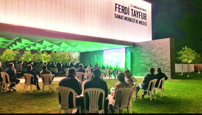 SARIÇAM’DA DERBİ COŞKUSU FERDİ TAYFUR SANAT MERKEZİ VE MÜZESİNDE YAŞANDI 