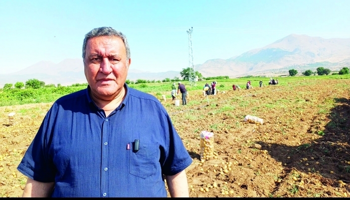CHP Niğde Milletvekili Ömer Fethi Gürer, Niğde’deki çiftçilerin sorunlarını dinledi, çözüm çağrısı yaptı. 