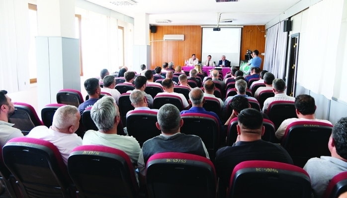 Sokak canlılarının rehabilite edilmek üzere yakalanması sırasında uygulanması gereken yöntemleri Dr. Ramazan Özdemir anlattı.