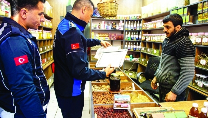 Ekipler hareketliliğinin yoğun olduğu ve şikayetlerin arttığı Mirzaçelebi Mahallesi ve çevresinde çalışmalarını sürdürdü.