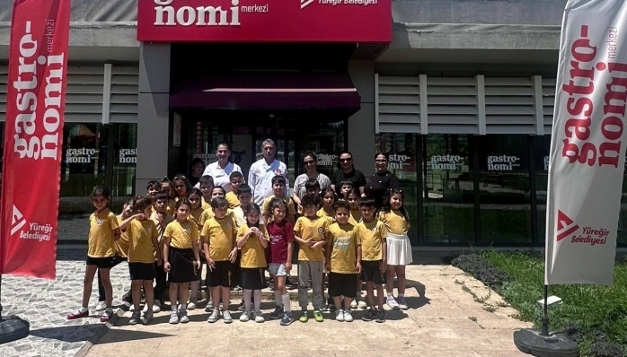 Kendi yaptıkları pizzayı yediler