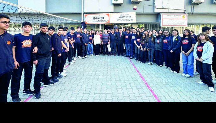 Gazeteci Özke genç iletişimcilerle deneyimlerini paylaştı